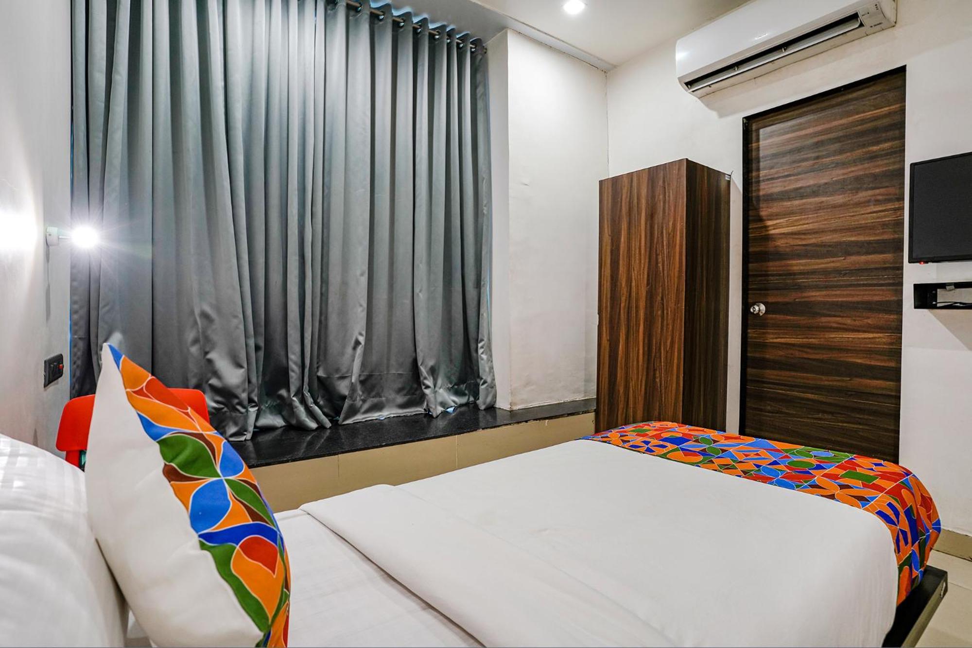 Fabhotel Lotus I Surat Buitenkant foto