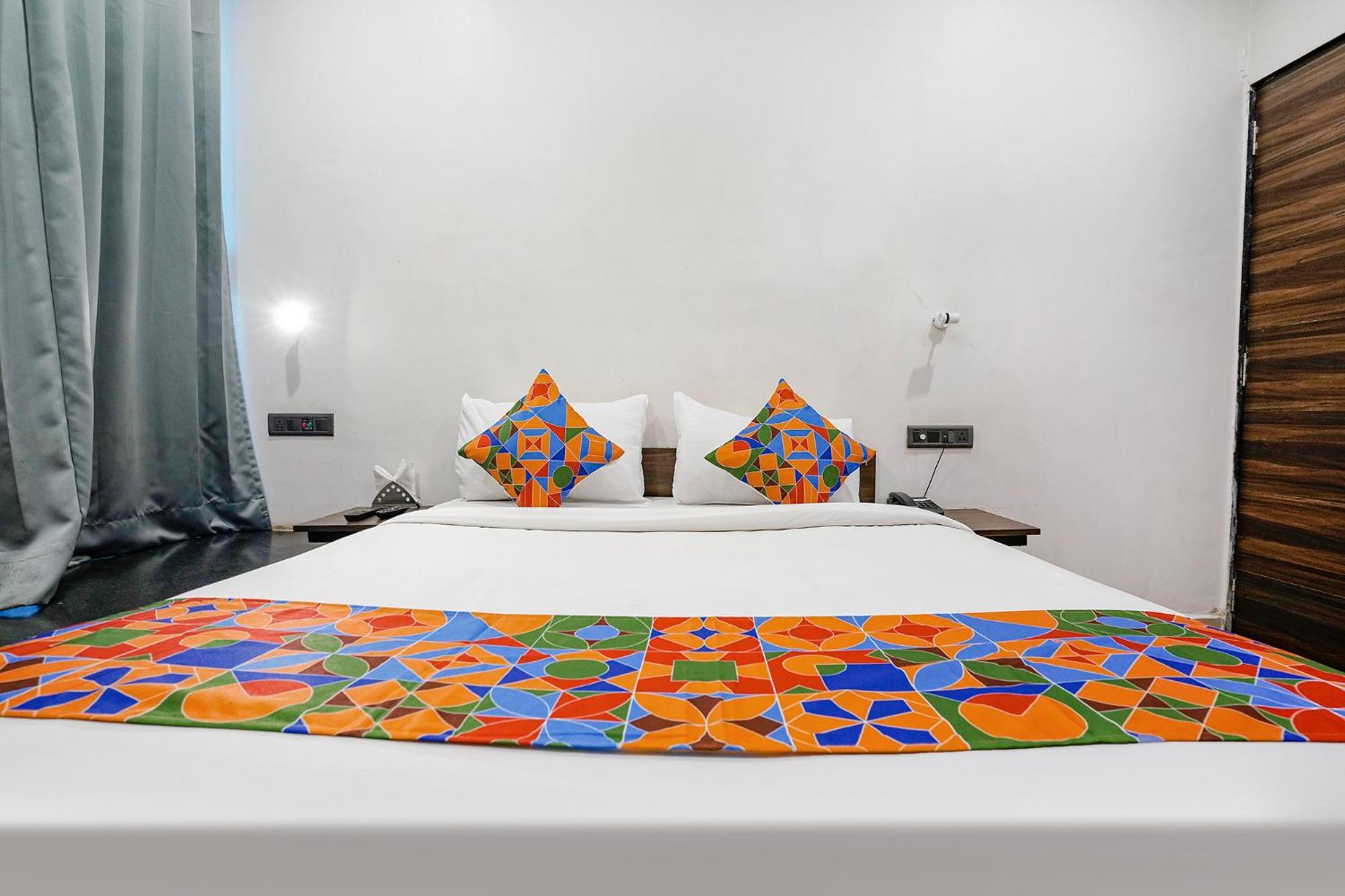 Fabhotel Lotus I Surat Buitenkant foto