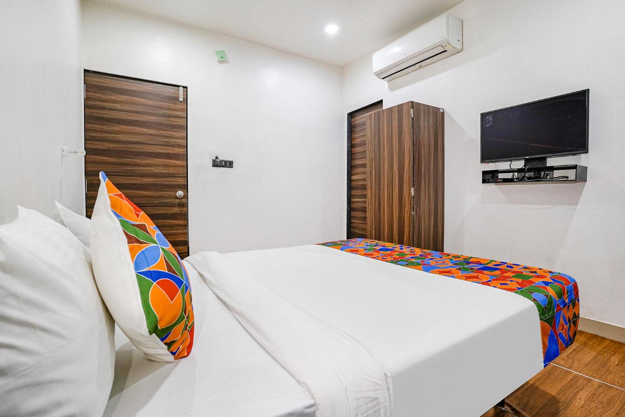 Fabhotel Lotus I Surat Buitenkant foto