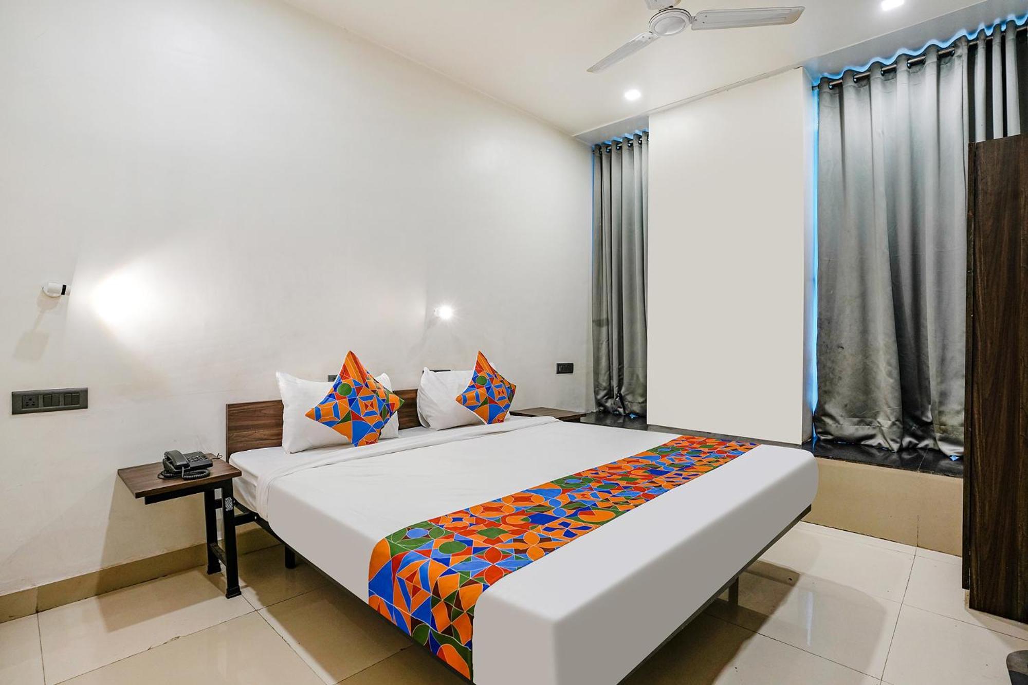 Fabhotel Lotus I Surat Buitenkant foto