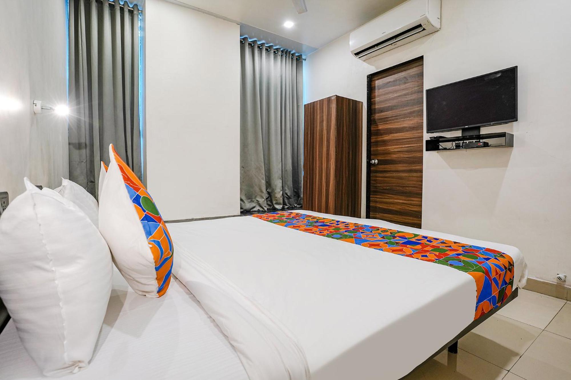 Fabhotel Lotus I Surat Buitenkant foto