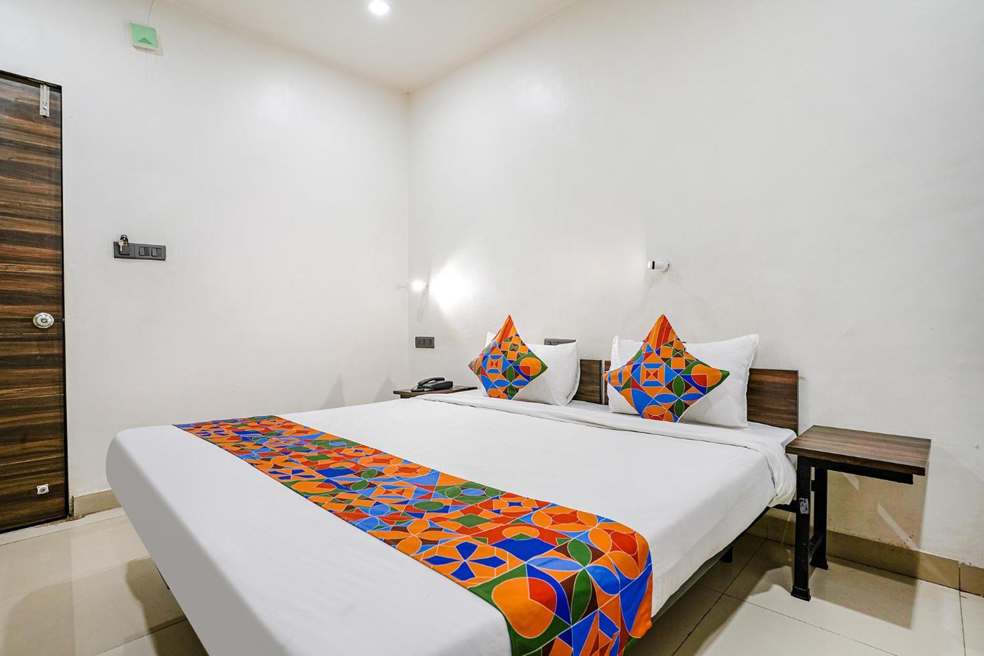 Fabhotel Lotus I Surat Buitenkant foto