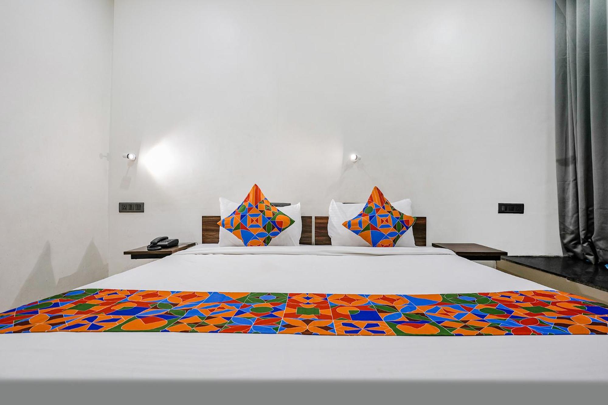 Fabhotel Lotus I Surat Buitenkant foto